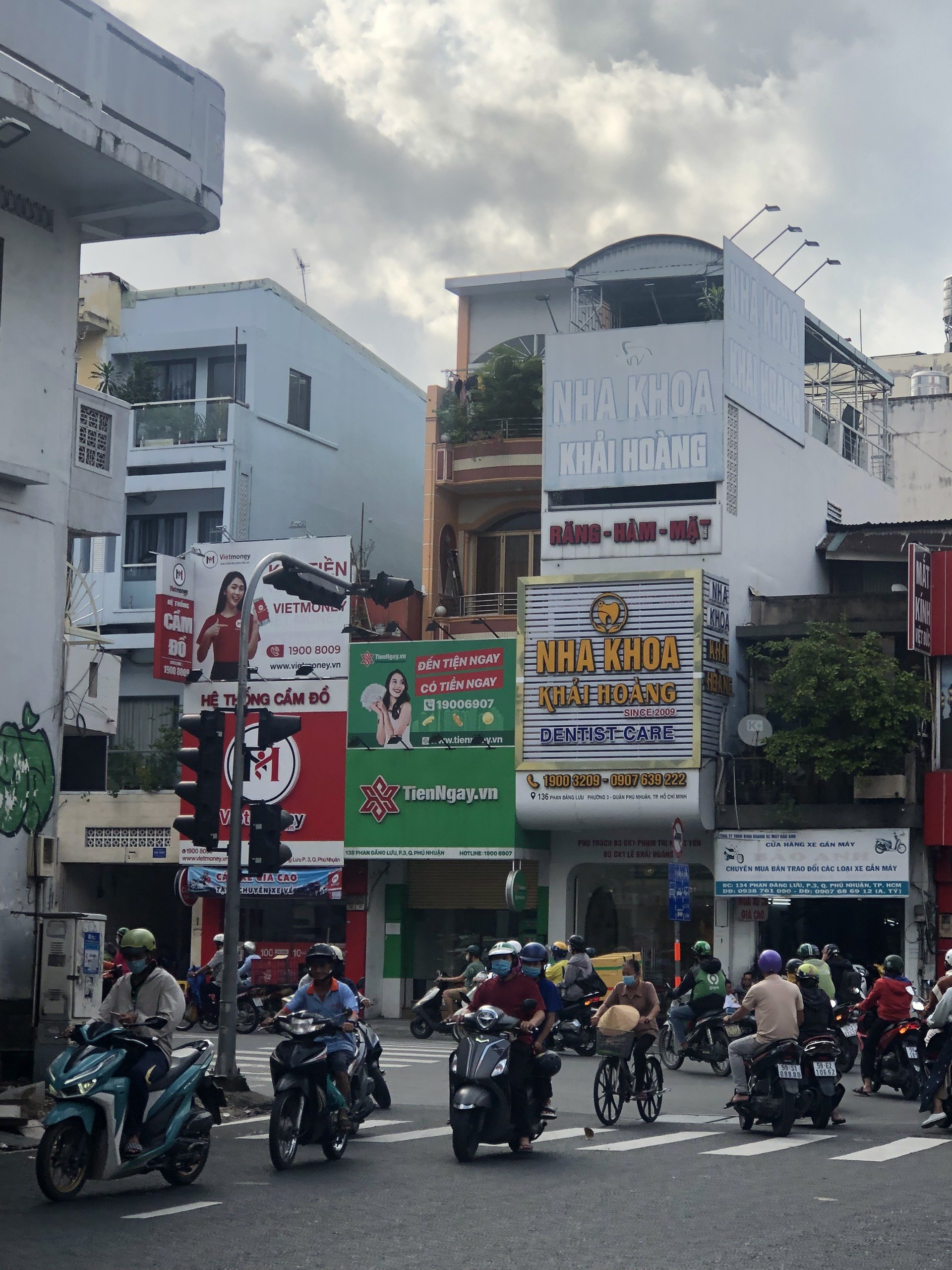 Cho thuê mặt bằng lối đi riêng mặt tiền Phan Đăng Lưu , Phường 3 , Quận Phú Nhuận